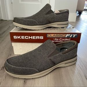 Skechers Classic Fit w/ air cooled memory foam